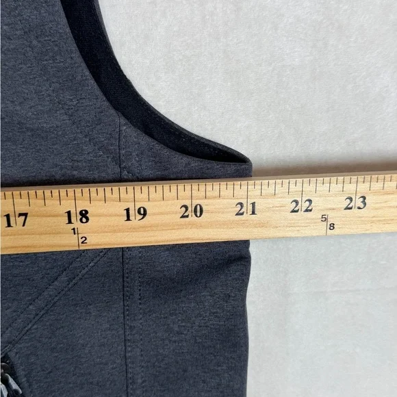 NWT The North Face Medium Men's Dark Gray Nylon Vest With Amazon Embroidery - Picture 5 of 7